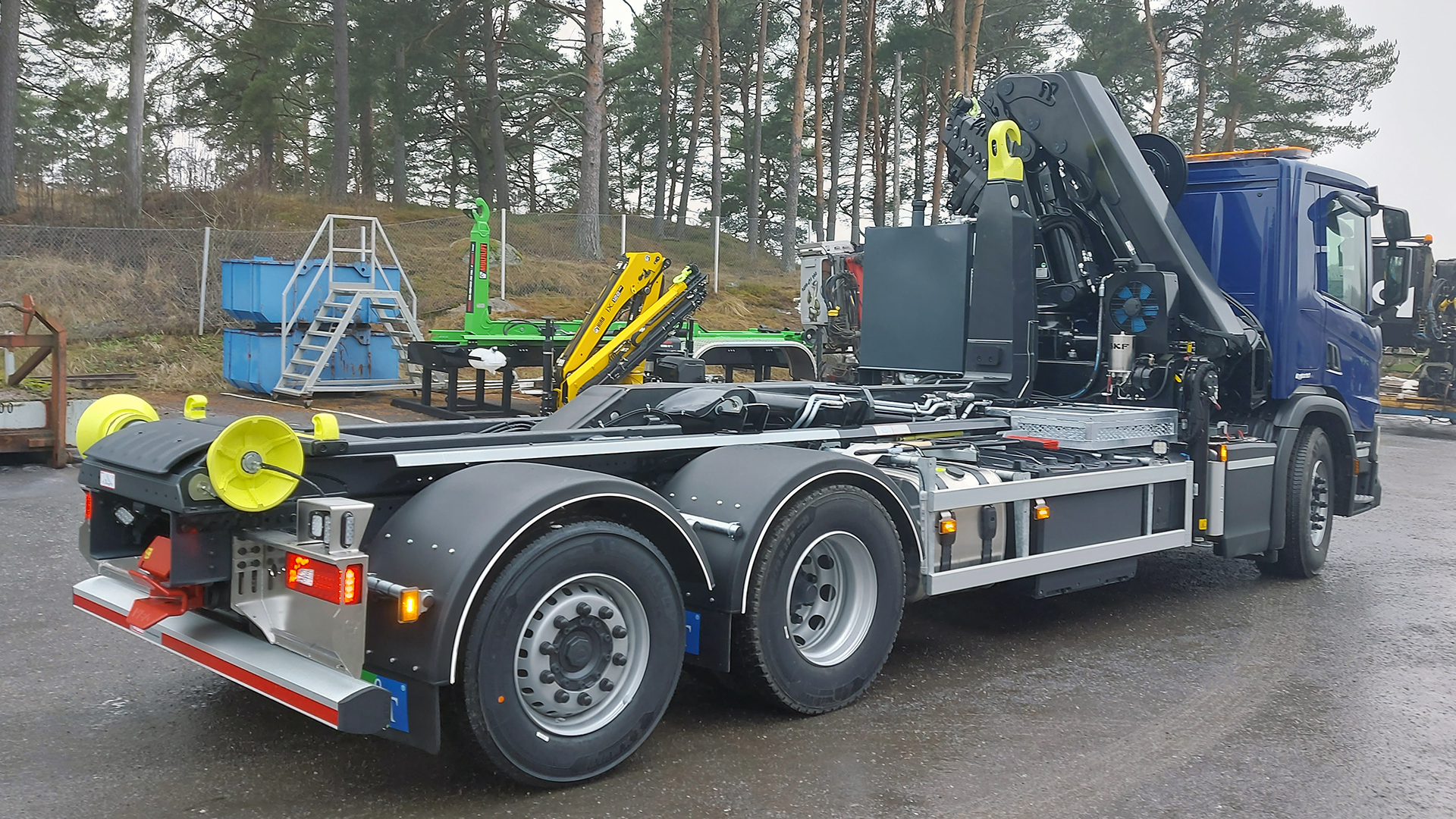 Hiab Finland deliver loader crane and hooklift installed on electric ...