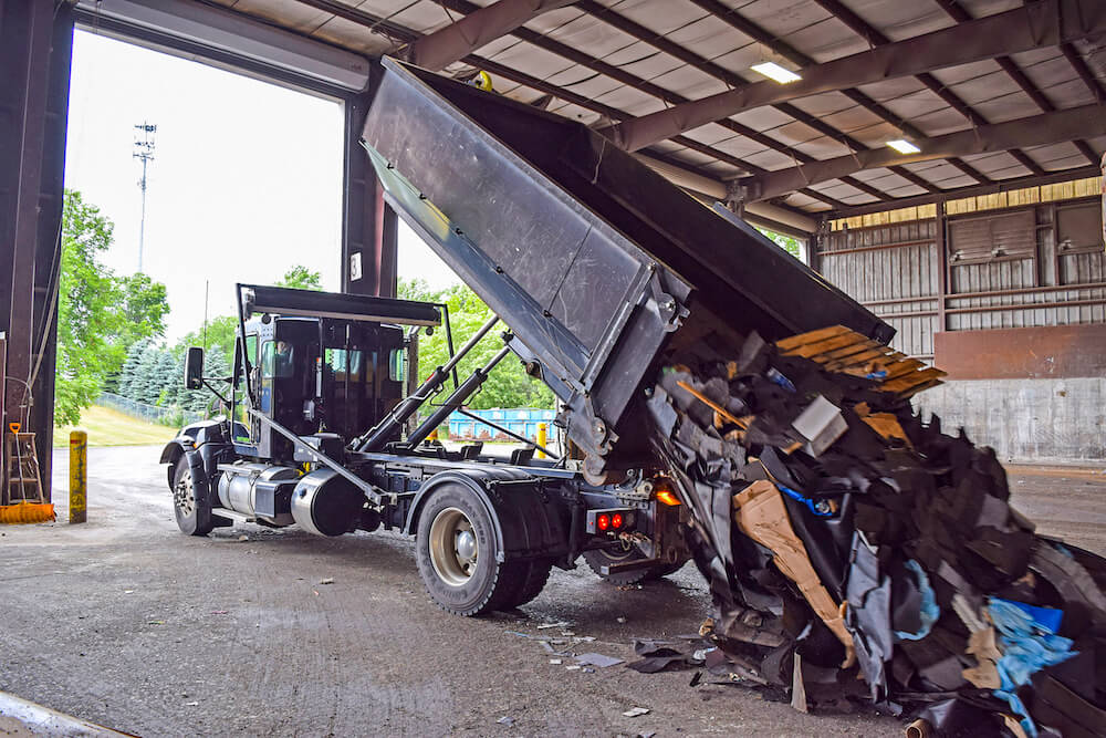 Waste & Recycling Cranes | Product Application Overview | Hiab