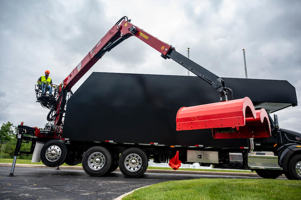 Waste & Recycling Cranes | Product Application Overview | Hiab