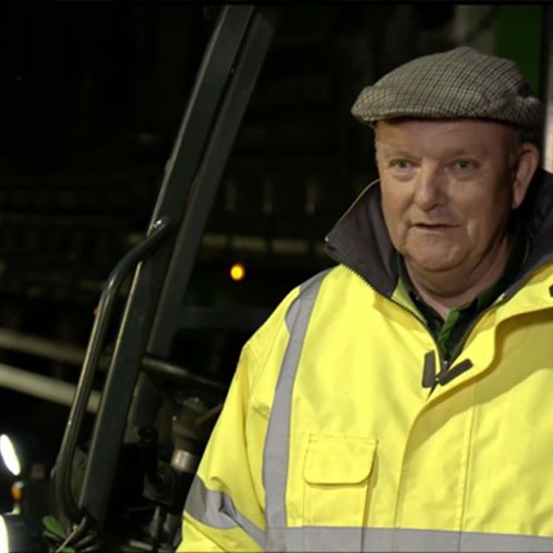 moffett-at-work-with-pets-at-home-truck-mounted-forklifts-hiab