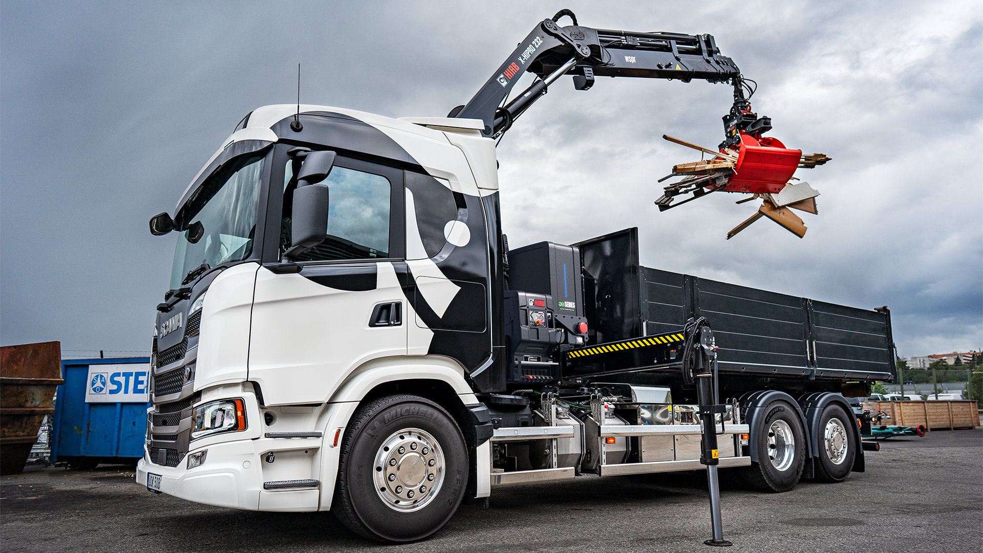 Hiab launches the next generation electric hybrid crane
