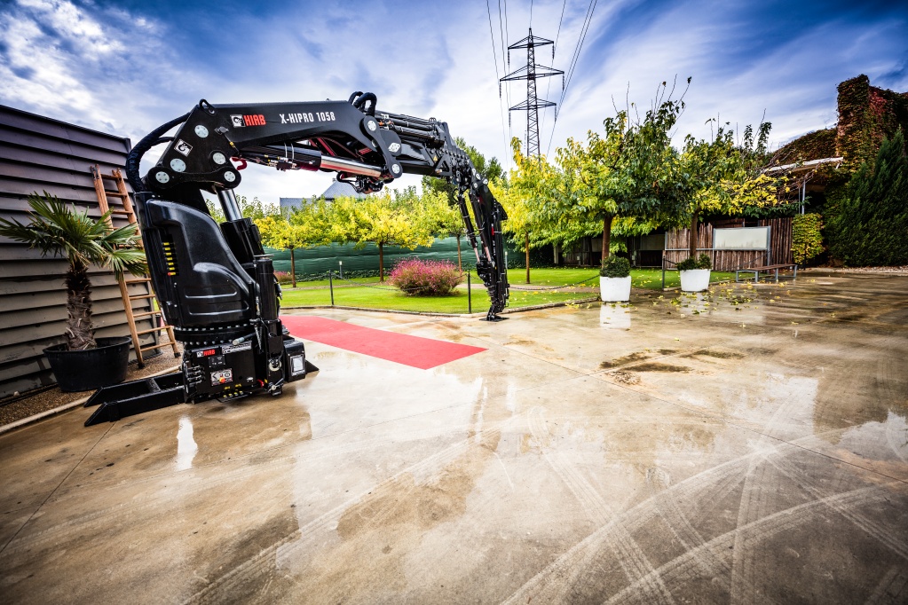 Reliable HIAB Loader Cranes for Efficient Lifting | Products | Hiab