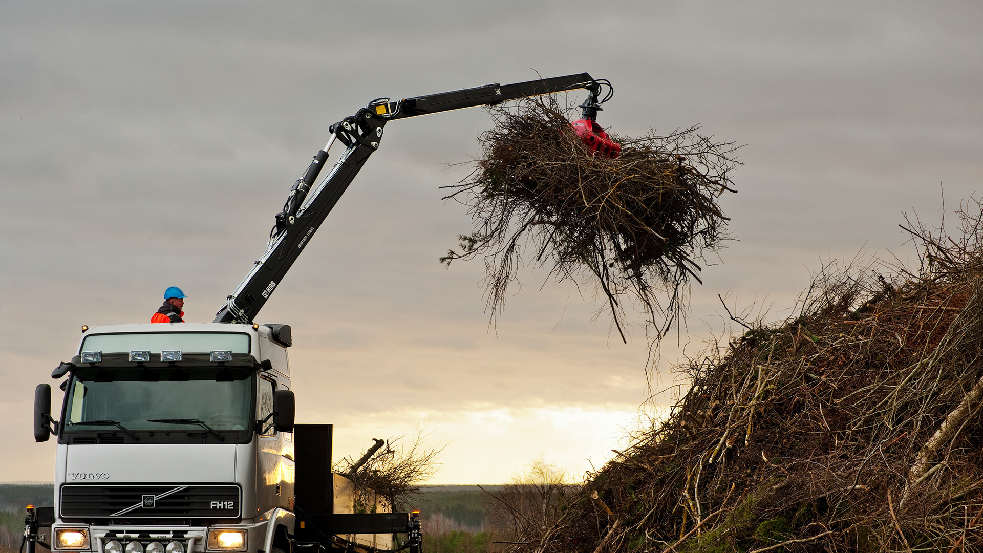 Hiab Trash Rake Recyclingkrane | Produkte | Hiab