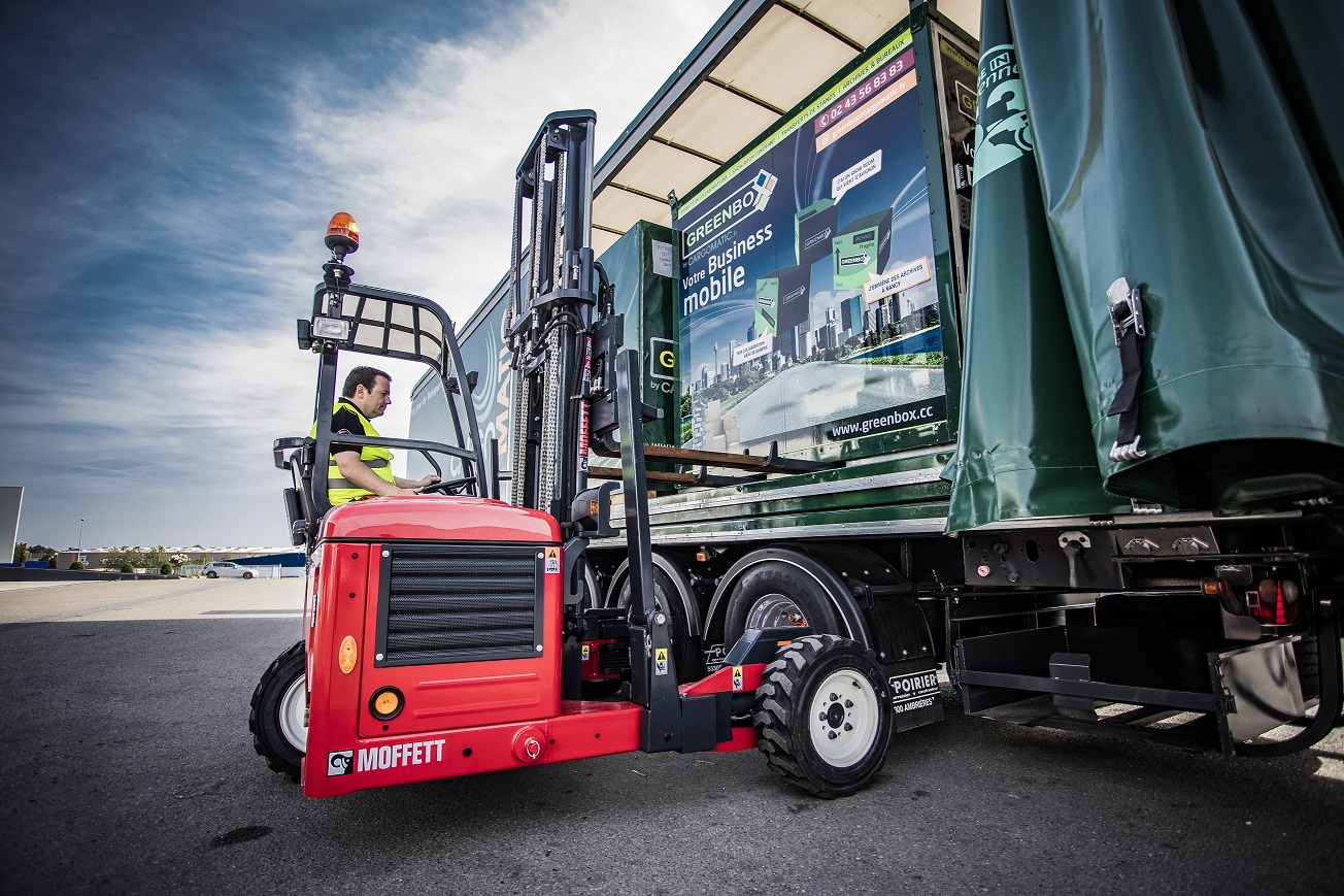 Truck Mounted Forklifts Reliable Versatile Loads Products Hiab truck-mounted-forklifts-reliable-versatile-loads-products-hiab